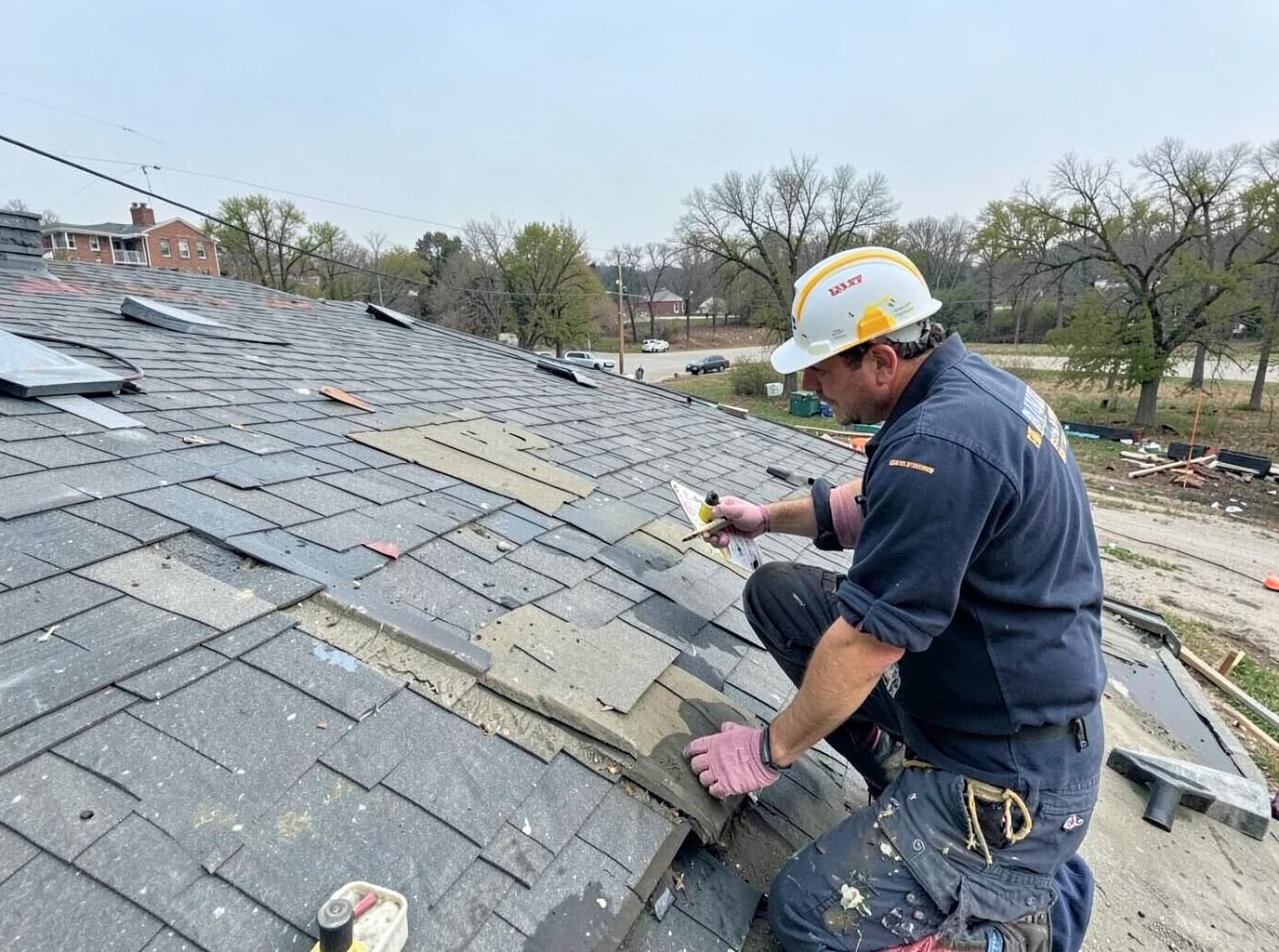 roofing contractor in Historic 100 Block, IA